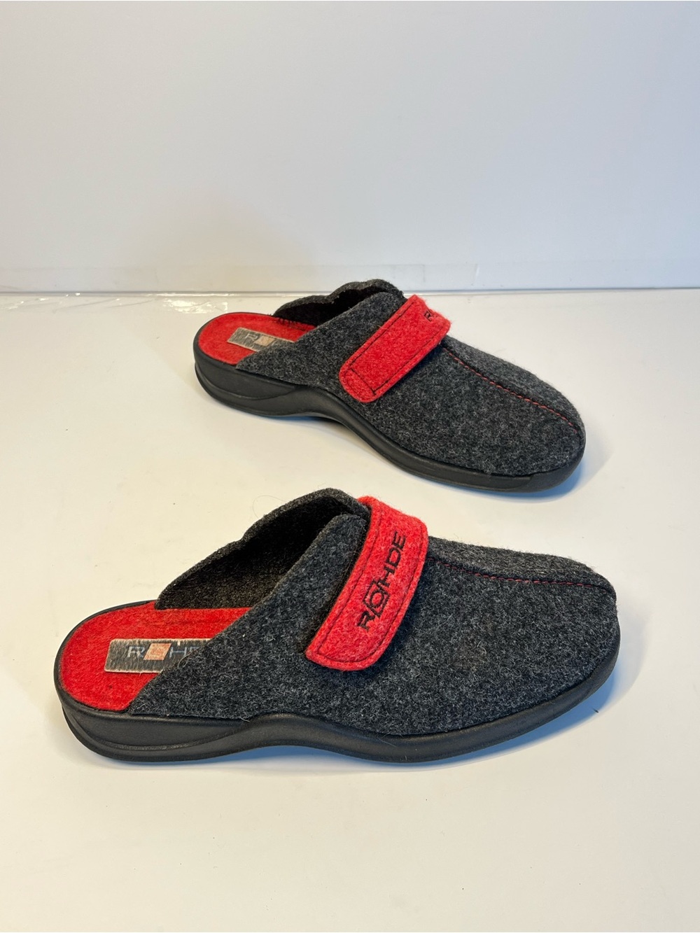 ROHDE Women’s Gray Felt Adjustable House Slippers Red Trim Comfort Mule Slides